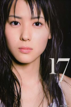 25岁的女高中生